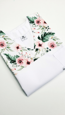 Bluza medyczna damska taliowana wzór kwiaty zielone kolor biały LIMITOWANY EFIMED
