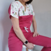 Bluza medyczna damska taliowana wzór wstawka kwiaty jabłoni kolor fuksja NIE GNĄCA SIĘ WISKOZA EFIMED