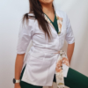 Żakiet damski, rękaw do łokcia, taliowany z wyłożeniem wzór floksy kolor biały, wiązany pasem EFIMED