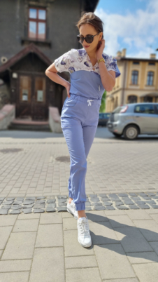 Komplet medyczny damski SCRUBS Bluza peonie + Joggery kolor wrzos nitka węglowa