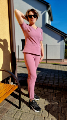 Komplet medyczny damski SCRUBS Bluza wszyty rękaw + Joggery kolor dusty rose WISKOZA PREMIUM