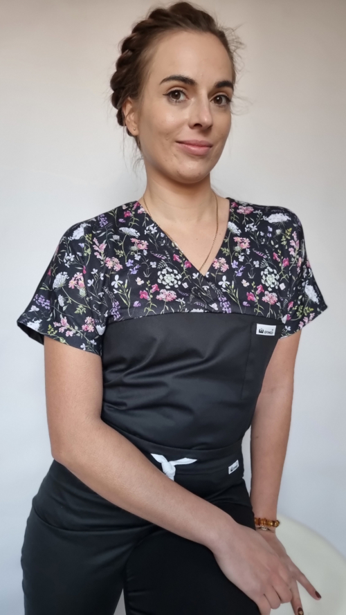 Bluza medyczna damska taliowana wzór wstawka łączka czarna kolor czarny BAWEŁNA PREMIUM EFIMED