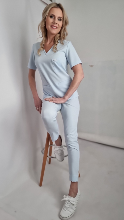 Bluza medyczna damska taliowana z wszytym rękawem kolor BABY BLUE WISKOZA PREMIUM EFIMED