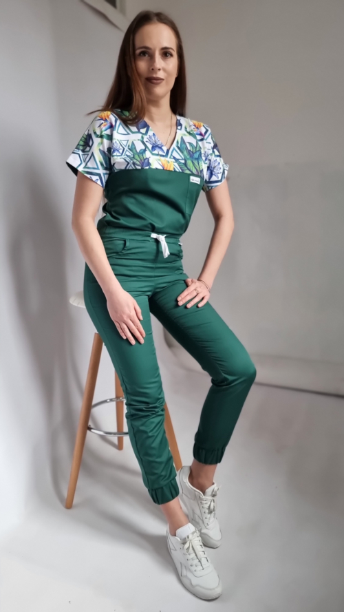 Komplet medyczny damski SCRUBS Bluza iris flower + joggery kolor butelkowa zieleń STANDARD EFIMED