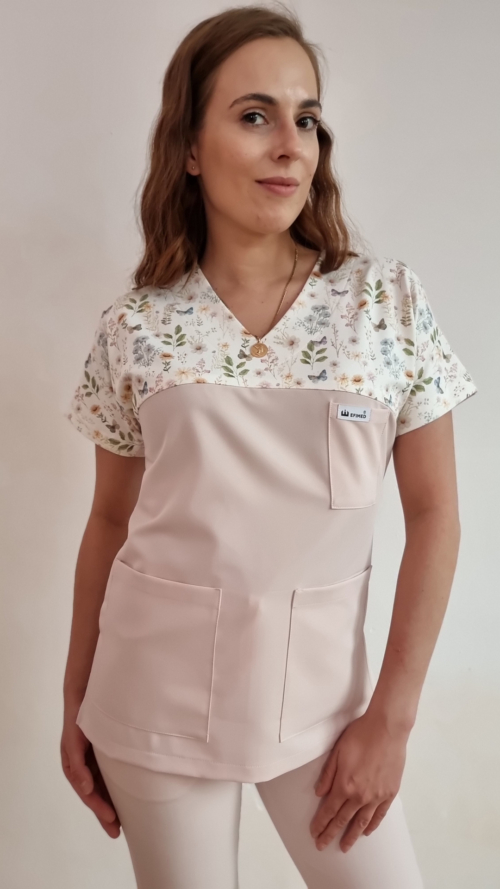 Bluza medyczna damska taliowana wzór wstawka DELIKATNE MOTYLE kolor BLUSH PINK WISKOZA EXTRA PREMIUM EFIMED
