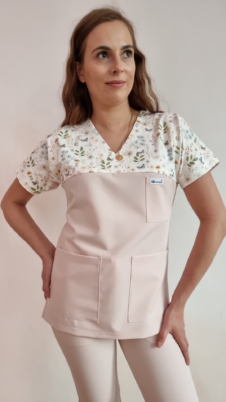Bluza medyczna damska taliowana wzór wstawka DELIKATNE MOTYLE kolor BLUSH PINK WISKOZA EXTRA PREMIUM EFIMED