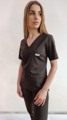 Bluza medyczna damska taliowana z wszytym rękawem kolor DARK CHOCOLATE WISKOZA EXTRA PREMIUM EFIMED
