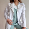 Fartuch lekarski damski, długi rękaw, taliowany z wyłożeniem ROSE kolor biały EFIMED