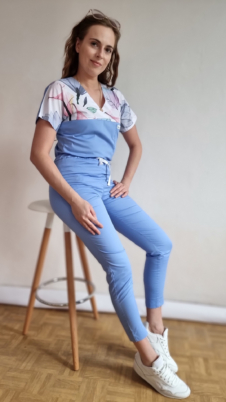 Komplet medyczny damski SCRUBS Bluza kolorowe listki + cygaretki SLIM kolor błękit królewski EFIMED
