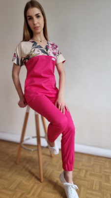 Komplet medyczny damski SCRUBS Bluza letnie kwiaty + joggery kolor fuksja EFIMED