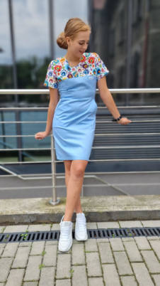 Sukienka medyczna damska taliowana wzór wstawka łowicz kolor błękit EFIMED