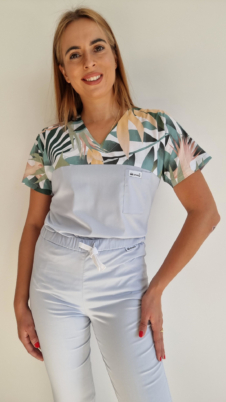 Bluza medyczna damska taliowana wzór wstawka liście palmowe kolor gołąbkowy SNC EFIMED