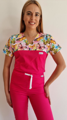 Bluza medyczna damska taliowana wzór wstawka motyle kolor fuksja SNC EFIMED