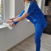 Bluza medyczna damska taliowana wzór wstawka chabry kolor szafir SNC EFIMED