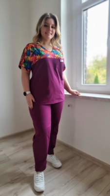 Komplet medyczny damski SCRUBS Bluza listki jesienne + cygaretki z kieszeniami kolor bakłażan EFIMED