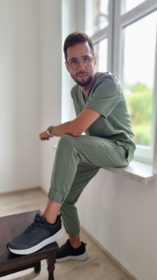 Komplet medyczny męski SCRUBS Bluza męska v - neck + joggery kolor DARK FOREST WISKOZA EXTRA PREMIUM EFIMED
