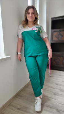 Komplet medyczny damski SCRUBS Bluza pąki róży + cygaretki z kieszeniami kolor zieleń EFIMED