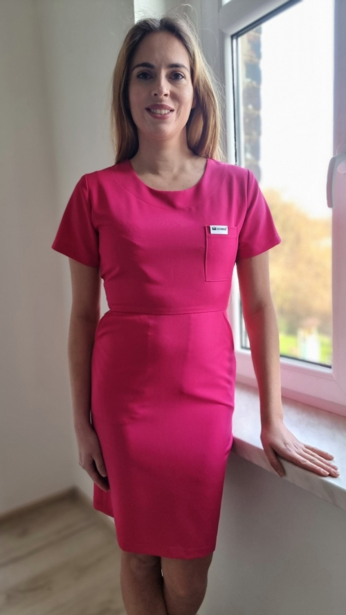 Sukienka medyczna damska taliowana kolor AMARANT EFIMED