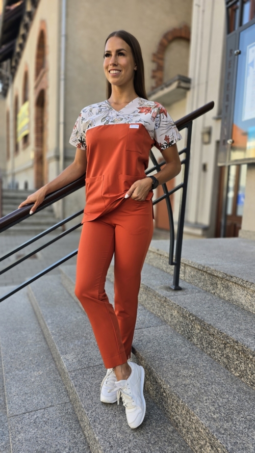 Komplet medyczny damski SCRUBS Bluza wstawka jesienne kwiaty + cygaretki z kieszeniami kolor BURNT ORANGE BASIC EFIMED