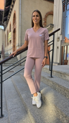 Komplet medyczny damski SCRUBS Bluza taliowana z wszytym rękawem + cygaretki z kieszeniami kolor DIRTY PINK WISKOZA PRO EFIMED