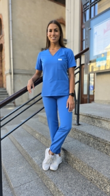 Komplet medyczny damski SCRUBS Bluza taliowana z wszytym rękawem + Jogger kolor BLUE WISKOZA PRO EFIMED