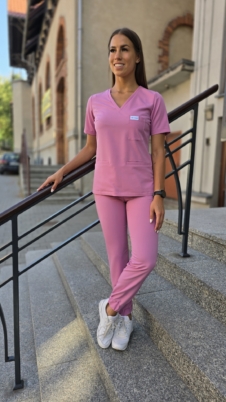 Komplet medyczny damski SCRUBS Bluza taliowana z wszytym rękawem + Jogger kolor SWEET PINK WISKOZA PRO EFIMED