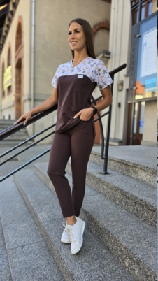 Komplet medyczny damski SCRUBS Bluza łączka + cygaretki z kieszeniami kolor CHOCO BROWN BASIC EFIMED