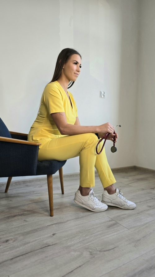 Bluza medyczna damska taliowana z wszytym rękawem kolor LEMON YELLOW PRO EFIMED