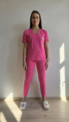 Komplet medyczny damski SCRUBS Bluza taliowana z wszytym rękawem + cygaretki z kieszeniami kolor BARBIE PINK PRO EFIMED