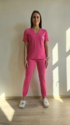 Komplet medyczny damski SCRUBS Bluza taliowana z wszytym rękawem + Jogger kolor BARBIE PINK PRO EFIMED
