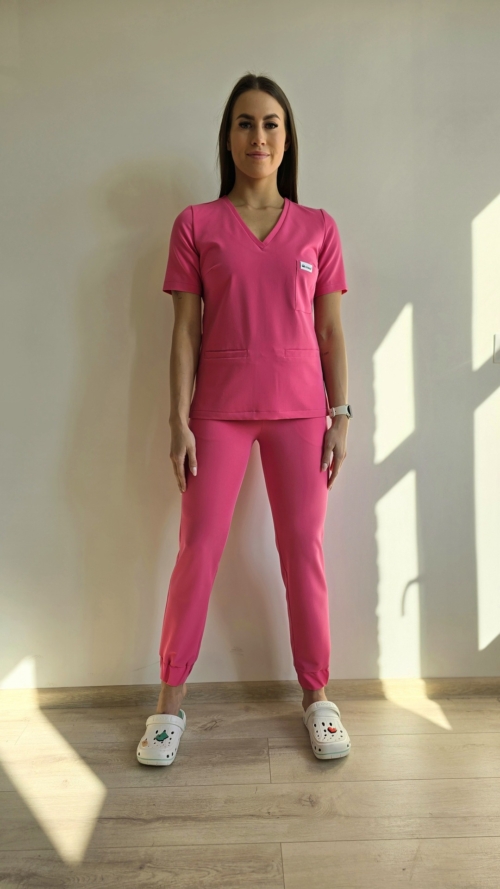 Komplet medyczny damski SCRUBS Bluza taliowana z wszytym rękawem + Jogger kolor BARBIE PINK PRO EFIMED