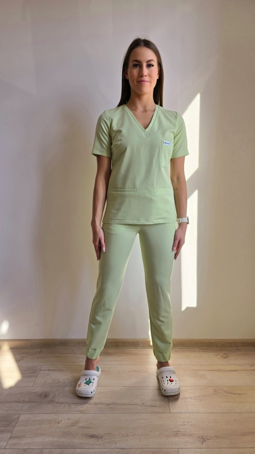 Komplet medyczny damski SCRUBS Bluza taliowana z wszytym rękawem + Jogger kolor LIGHT GREEN PRO EFIMED
