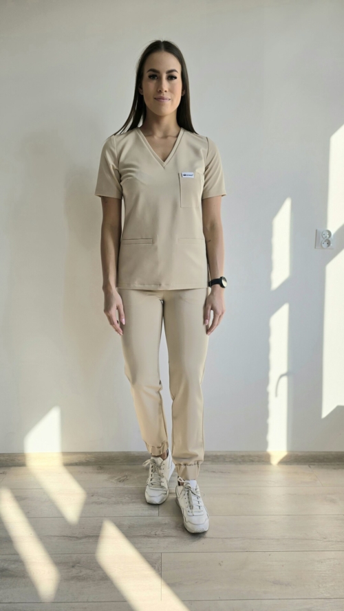 Komplet medyczny damski SCRUBS Bluza taliowana z wszytym rękawem + Jogger kolor SAND PRO EFIMED