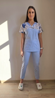 Komplet medyczny damski SCRUBS Bluza wstawka kwiaty szafirowe + cygaretki z kieszeniami kolor błękit SNC EFIMED