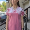 Bluza medyczna damska wstawka kwiaty różowe kolor DUSTY PINK BASIC EFIMED