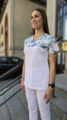 Bluza medyczna damska wstawka kwiaty niebieskie kolor WHITE BASIC EFIMED