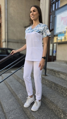 Komplet medyczny damski SCRUBS Bluza wstawka kwiaty niebieskie + Jogger kolor WHITE BASIC EFIMED