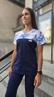 Bluza medyczna damska wstawka kwiaty niebieskie kolor granat SNC EFIMED