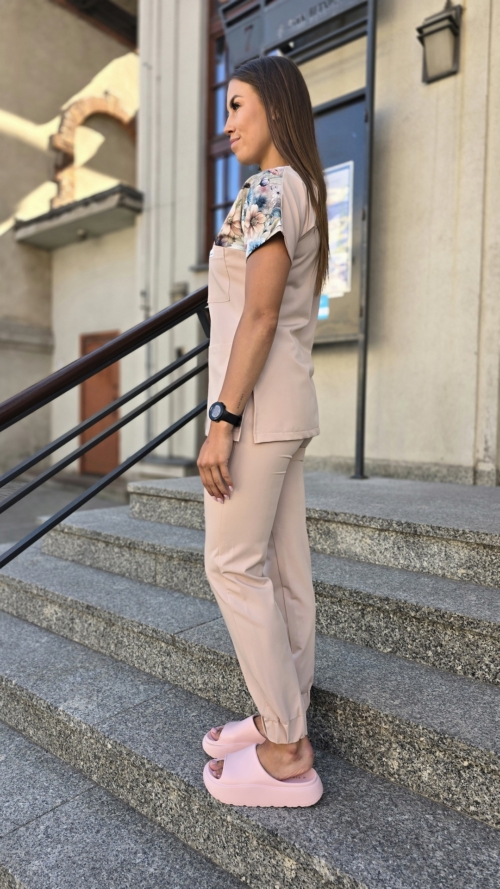 Bluza medyczna damska wstawka letnie kwiaty kolor NUDE BASIC EFIMED