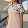 Bluza medyczna damska wstawka letnie kwiaty kolor NUDE BASIC EFIMED
