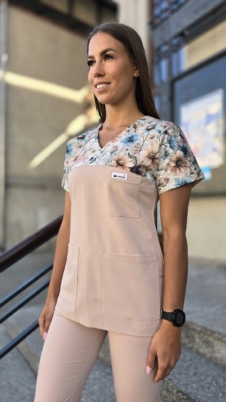 Bluza medyczna damska wstawka letnie kwiaty kolor NUDE BASIC EFIMED
