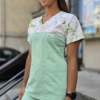 Bluza medyczna damska wstawka letnie stokrotki kolor GROSZKOWY BAWEŁNA PREMIUM EFIMED