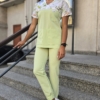 Bluza medyczna damska wstawka letnie stokrotki kolor LIGHT GREEN PRO EFIMED