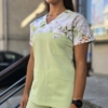 Bluza medyczna damska wstawka letnie stokrotki kolor LIGHT GREEN PRO EFIMED