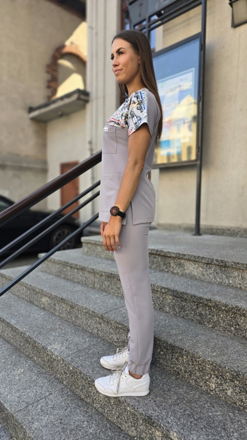 Bluza medyczna damska wstawka pieski w akcji kolor FOG GREY BASIC EFIMED