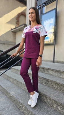 Komplet medyczny damski SCRUBS Bluza wstawka colorful flowers + cygaretki z kieszeniami kolor bakłażan SNC EFIMED