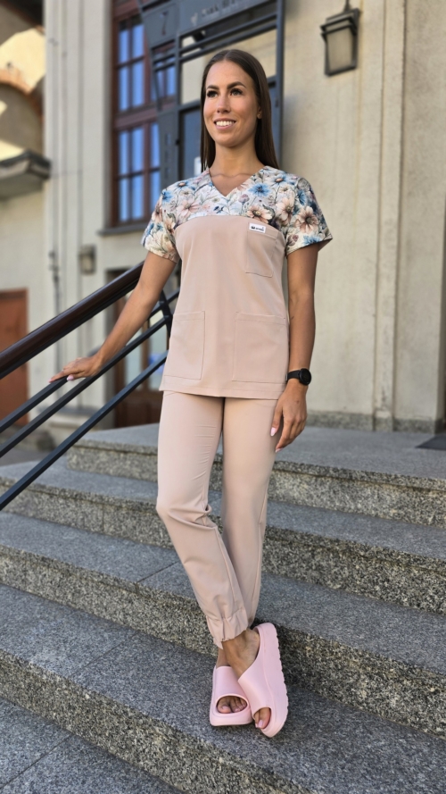 Komplet medyczny damski SCRUBS Bluza wstawka letnie kwiaty + joggery kolor nude BASIC EFIMED