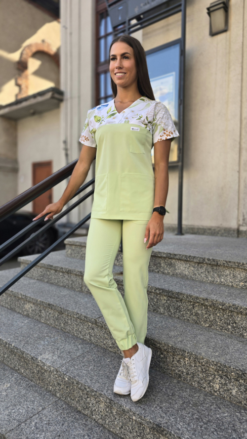 Komplet medyczny damski SCRUBS Bluza wstawka letnie stokrotki + joggery kolor light green PRO EFIMED