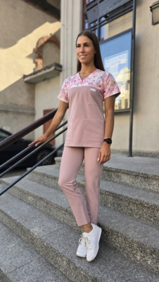 Komplet medyczny damski SCRUBS Bluza wstawka sweet flowers + cygaretki z kieszeniami kolor Dirty Pink PRO EFIMED