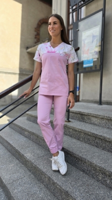 Komplet medyczny damski SCRUBS Bluza wstawka kwiaty + joggery kolor pastelowy róż SNC EFIMED